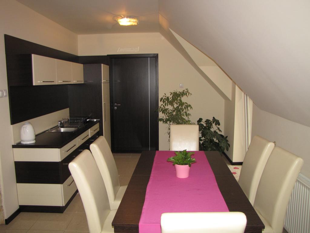 Apartamento Oázis Apartmanház Hajdúszoboszló Habitación foto